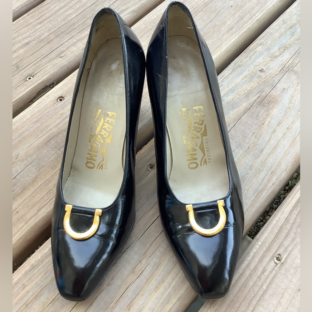 Authentic Salvatore Ferragamo logo pumps 🌹🌹